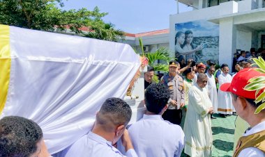 Kapolresta-Kupang-Kota-Ikut-dalam-Penjemputan-Jenazah-Mgr-Petrus-Turang