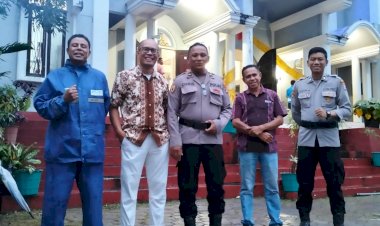 Dibawah-Guyuran-Hujan,-Polresta-Kupang-Kota-Amankan-Misa-Malam-Paskah.