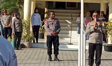 Kasat-Binmas-Polresta-Kupang-Kota-Dampingi-Irwasda-Polda-NTT-Sambang-SMA-N-1-Kupang