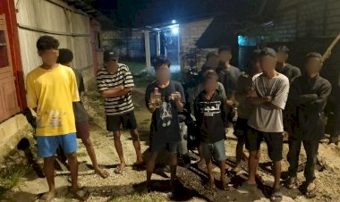 Kapolsek-Respon-Aduan-Masyarakat,-Kapolsek-Alak-Datangi-Lokasi-Berkumpul-Pemuda-di-Manutapen.