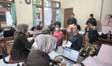 Penyidik-PPA-Satreskrim-Polresta,-Limpahkan-Tersangka-dan-Barang-Bukti-ke-Kejari-Kota-Kupang.