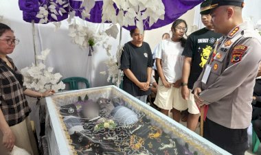 Kapolresta-Kupang-Kota-Bersama-Ketua-Bhayangkari-Melayat-ke-Rumah-Duka,-Polwan-Bripka-Thetjer-Penlaana.