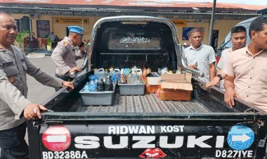 Operasi-Pekat-Turangga,-Polsubsektor-Tenau-Amankan-Ratusan-Liter-Miras-Lokal-di-Pelabuhan.