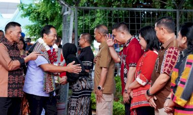 Kapolda-NTT-Tiba-di-Kupang,-Kapolresta-Kupang-Kota-Ikut-Dalam-Penyambutan-di-Bandara-El-Tari.