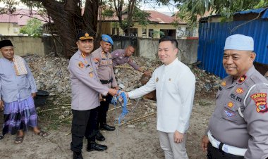 Polresta-Kupang-Kota-Terima-Hewan-Kurban-dari-Wali-Kota-Kupang