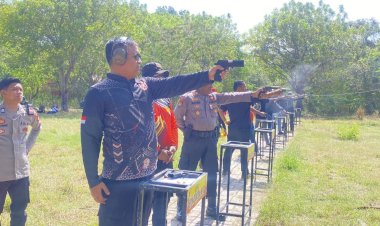 Polresta-Kupang-Kota-Gelar-Latihan-Menembak,-Tingkatkan-Kemampuan-Personel.