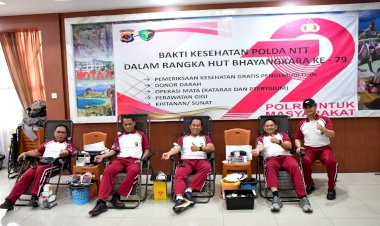 Kapolda-NTT-Donorkan-Darah-dalam-Bakti-Kesehatan-HUT-Bhayangkara-ke-79-di-Mapolda-NTT