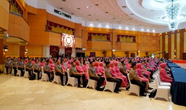 Pembekalan-Ketua-Umum-Bhayangkari-Kepada-Mahasiswa-STIK-Lemdiklat-Polri-Prodi-S-1-Angkatan-Ke-82,-Pascasarjana-S-2-Angkatan-Ke-13-Dan-Pascasarjana-S-3-Beserta-Istri