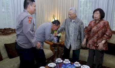 Anjangsana-HUT-Bhayangkara-ke-79,-Polri-Kunjungi-Mantan-Kapolri-Jenderal-(Purn)-Roesdihardjo