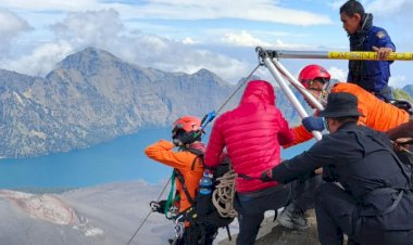 Tim-SAR-Gabungan-Hadapi-Medan-Ekstrem-dalam-Misi-Penyelamatan-Pendaki-Asal-Brasil-di-Rinjani