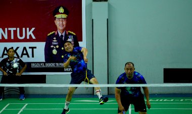 Polresta-Kupang-Kota-Gelar-Turnamen-Badminton,-Sambut-Hari-Bhayangkara-Ke-79.