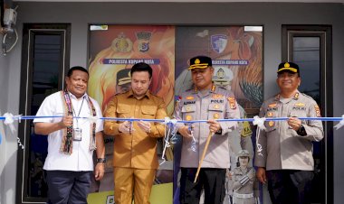Kapolresta-Kupang-Kota-dan-Wali-Kota-Kupang-Resmikan-Pos-Polisi-2000-SS-di-Bundaran-Tirosa