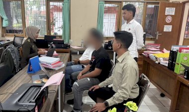 Keroyok-Korban-di-Kafe,-Tersangka-Resmi-Diserahkan-Satreskrim-Polresta-Kupang-Kota-ke-Kejaksaan.