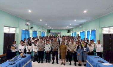 Polsek-Kota-Raja-Sosialisasikan-Bahaya-Judi-Online-kepada-420-Siswa-SMA-Negeri-1-Kota-Kupang