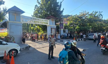 Satlantas-Polresta-Kupang-Kota-Laksanakan-Pengamanan-Rutin-di-Gereja-Gereja-Setiap-Minggu