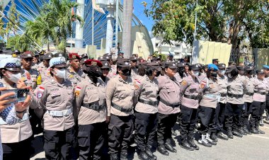 Aksi-Damai-Aliansi-Cipayung-Plus-dan-Sopir-Pick-Up-Kupang-Berlangsung-Kondusif,-Kapolresta-Kombes-Djoko-Apresiasi-Kinerja-Personel-Pengamanan.