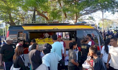 Polresta-Kupang-Kota-Salurkan-3-Ton-Beras-Murah,-Warga-Antusias-Sambut-Program-GPM-Polri.