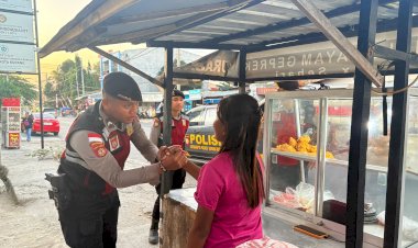 Tingkatkan-Patroli-Siang,-Sore-dan-Malam,-Sat-Samapta-Polresta-Kupang-Kota-Sambangi-Para-pelaku-UMKM.