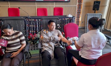 Kapolsek-Kota-Lama-Ikut-Donor-Darah-di-HUT-Hotel-Neo-Aston-ke-10