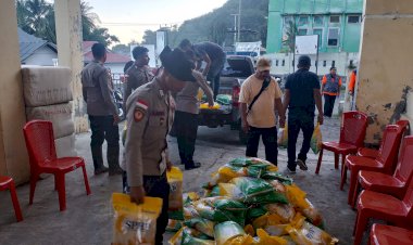 Polres-Nagekeo-Polda-NTT-Distribusikan-Air-Bersih-Bagi-Warga-Terdampak-Banjir-di-Kecamatan-Mauponggo