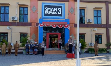 Kasat-Lantas-Kompol-Sudirman-Jadi-Irup-di-SMA-Negeri-3-Kota-Kupang,-Sampaikan-Imbauan-Tertib-Berlalulintas.