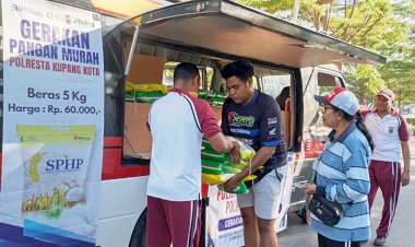 Polresta-Kupang-Kota-Gelar-Penjualan-Beras-Murah-di-CFD,-Disambut-Antusias-Warga.