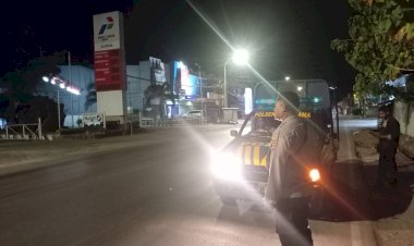Polsek-Kota-Lama,-Polresta-Kupang-Kota-Gelar-Patroli-Lampu-Biru-dan-Berikan-Imbauan-untuk-Cegah-Gangguan-Keamanan.