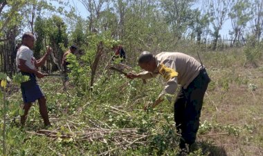 Bhabinkamtibmas-Naioni-Gelar-Patroli-dan-Kerja-Bakti-Bersama-Kelompok-Tani-Tloimtafena