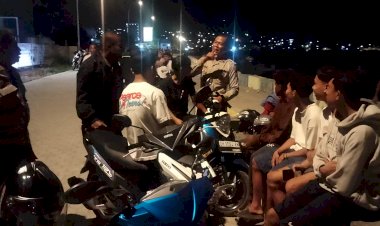 Polsek-Alak-Gelar-Patroli-Malam-dan-Sampaikan-Imbauan-Kamtibmas,-Cegah-Gangguan-Keamanan.