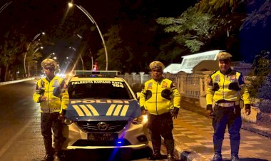 Satlantas-Polresta-Kupang-Kota-Gelar-Patroli,-Antisipasi-Balapan-Liar-dan-Tegakkan-Kedisiplinan-Berlalu-Lintas.