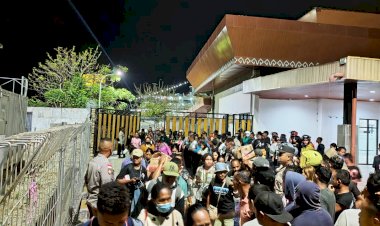 Polsubsektor-Pelabuhan-Tenau-Amankan-Proses-Debarkasi-dan-Embarkasi-Penumpang-Kapal-Awu-di-Pelabuhan-Tenau-Kupang