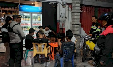 Polsek-Maulafa-Gelar-Patroli-Cipta-Kondisi,-Tegur-Remaja-Mabuk-dan-Imbau-Resepsi-Pernikahan.
