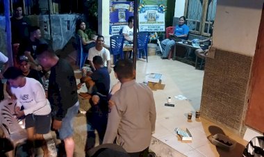 Polisi-Hadir-di-Tengah-Malam,-Patroli-Cipta-Kondisi-Polsek-Kota-Raja-Bubarkan-Kerumunan-dan-Cegah-Kriminalitas.