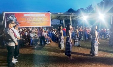 Kapolsek-Maulafa-Hadiri-Event-Budaya-Kelurahan-Bello-Tahun-2025,-Wujud-Dukungan-Polri-Terhadap-Pelestarian-Budaya-Lokal.