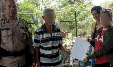 Mediasi-di-Rumah-Pak-Bhabin,-Bhabinkamtibmas-Batuplat-Damaikan-Permasalahan-Sewa-Mobil-Taxi-Online.