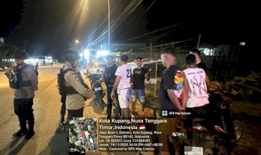 Patroli-Lampu-Biru-Samapta-Polresta-Kupang-Kota-di-Sejumlah-Titik-Rawan,-Bubarkan-Pemuda-Konsumsi-Miras-dan-Cegah-Potensi-Gangguan-Kamtibmas.