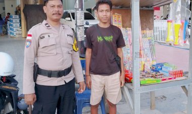 Kapolsek-Kota-Raja-Apresiasi-Respon-Cepat-Bhabinkamtibmas-Oebobo,-Tangani-Aduan-Penjual-Petasan-yang-Meresahkan.