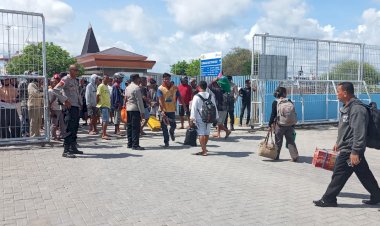 Polsubsektor-Pelabuhan-Tenau-Amankan-Debarkasi-749-Penumpang-Kapal-Dharma-Rucitra-VIII-di-Dermaga-Multipurpose