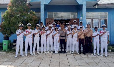 Kapolsek-Alak-Jadi-Irup-di-SMK-Negeri-7-Kota-Kupang,-Tekankan-Disiplin-dan-Cegah-Kenakalan-Remaja.