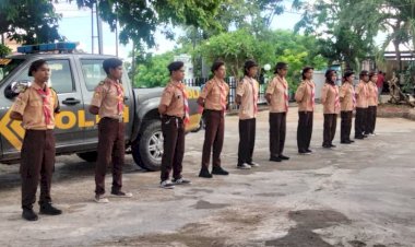 Polsek-Alak-Terima-Kunjungan-Siswa-Pramuka-SMA-Negeri-8-Kota-Kupang-dalam-Kegiatan-Long-March-Uji-SKU-Penegak-Laksana