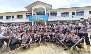 Kapolri-Tinjau-Aceh-Tamiang,-Targetkan-Sekolah-Bisa-Segera-Beroperasi.