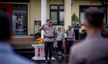 Kapolresta-Kupang-Kota-Pimpin-Apel-Awal-Tahun-2026,-Evaluasi-Kinerja-Personel-dan-Penyesuaian-KUHP–KUHAP-Baru.
