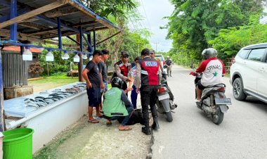 Patroli-Satsamapta-Polresta-Kupang-Kota-Bantu-Evakuasi-Ibu-Hamil-yang-Pingsan-di-Jalan