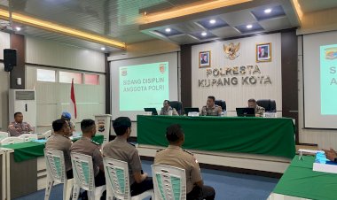 Tegakkan-Kedisiplinan,-Polresta-Kupang-Kota-Gelar-Sidang-Disiplin-terhadap-Lima-Personel.