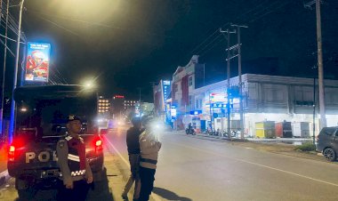 Hadirkan-Rasa-Aman,-Kapolresta-Kupang-Kota-Terjunkan-Personel-Gabungan-untuk-Patroli-Cipta-Kondisi-Hingga-Dini-Hari.