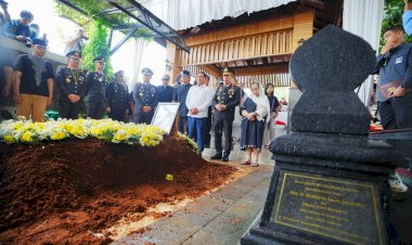 Hadiri-Pemakaman,-Kapolri:-Pesan-Eyang-Meri-Jadi-Inspirasi-dan-Semangat-Keluarga-Besar-Polri.