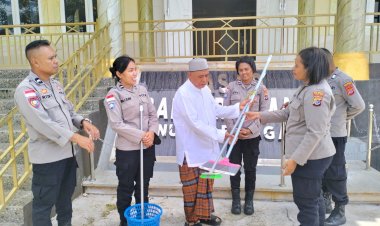 Perkuat-Sinergitas-Tokoh-Agama,-Sat-Binmas-Polresta-Kupang-Kota-Salurkan-Sarana-Kontak-dan-Sosialisasi-Call-Center-110.