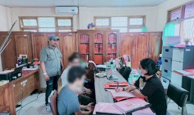 Tuntaskan-Kasus-Pencabulan-Anak,-Polsek-Kota-Lama-Limpahkan-Tersangka-dan-Barang-Bukti-ke-Kejari-Kota-Kupang.