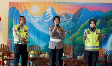 Satlantas-Polresta-Kupang-Kota-Ajak-Pelajar-SMA-Seminari-St.-Rafael-Jadi-Pelopor-Keselamatan-Berlalu-Lintas