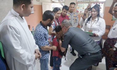 Mediasi-Akhiri-Kesalahpahaman-di-SD-Negeri-Oehendak:-Kapolsek-Maulafa-Imbau-Kedepankan-Komunikasi.